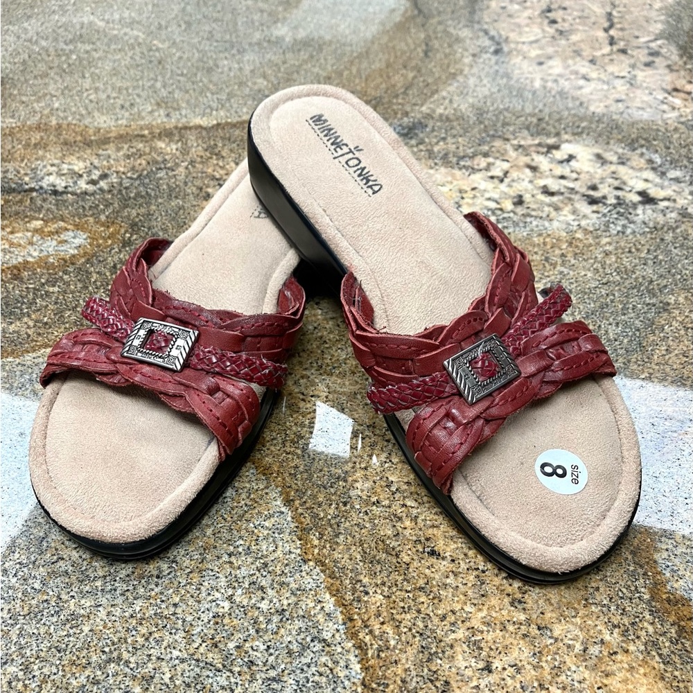 Minnetonka Leather Slide Sandals Red Women’s Size 8 Summer Casual Lightweight